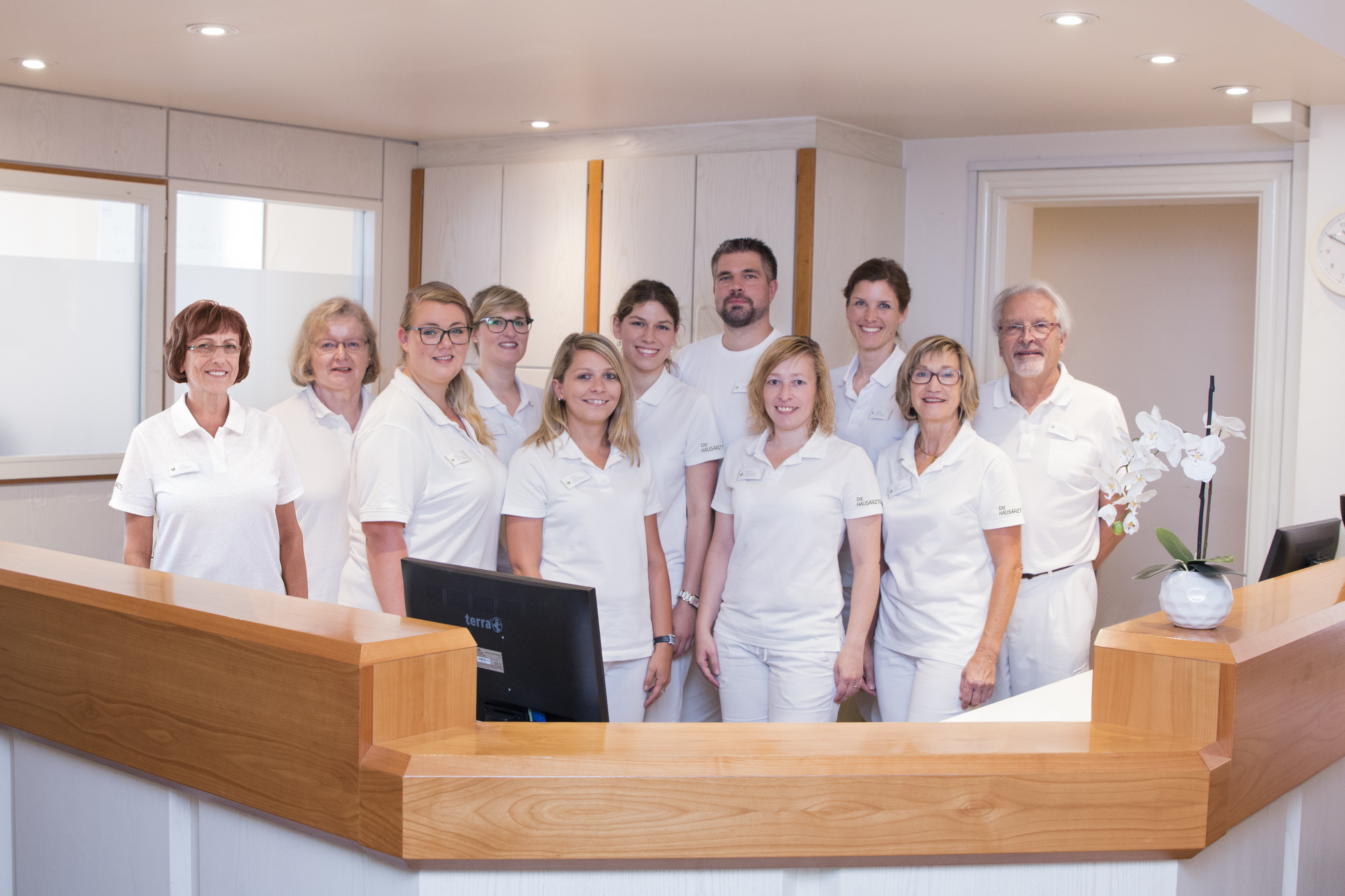 Hausarztpraxis bietet Teilzeit-/Vollzeitstelle für FA/FÄ Allgemeinmedizin oder Innere Medizin , Tätigkeitsbeginn nach Vereinbarung