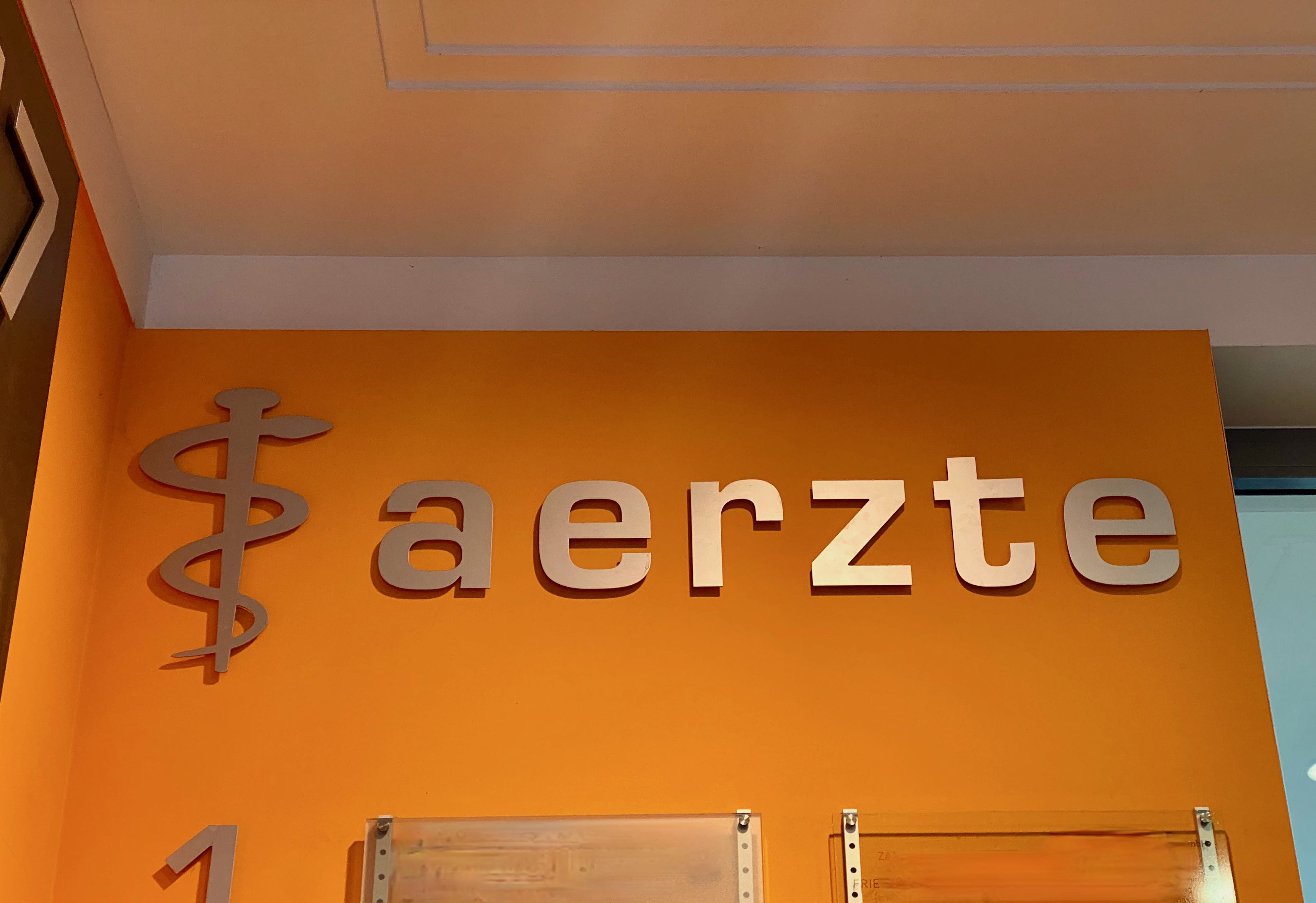 Internist Allgemeinmediziner (m/w/d)  im Hausarztzentrum Neuss gesucht