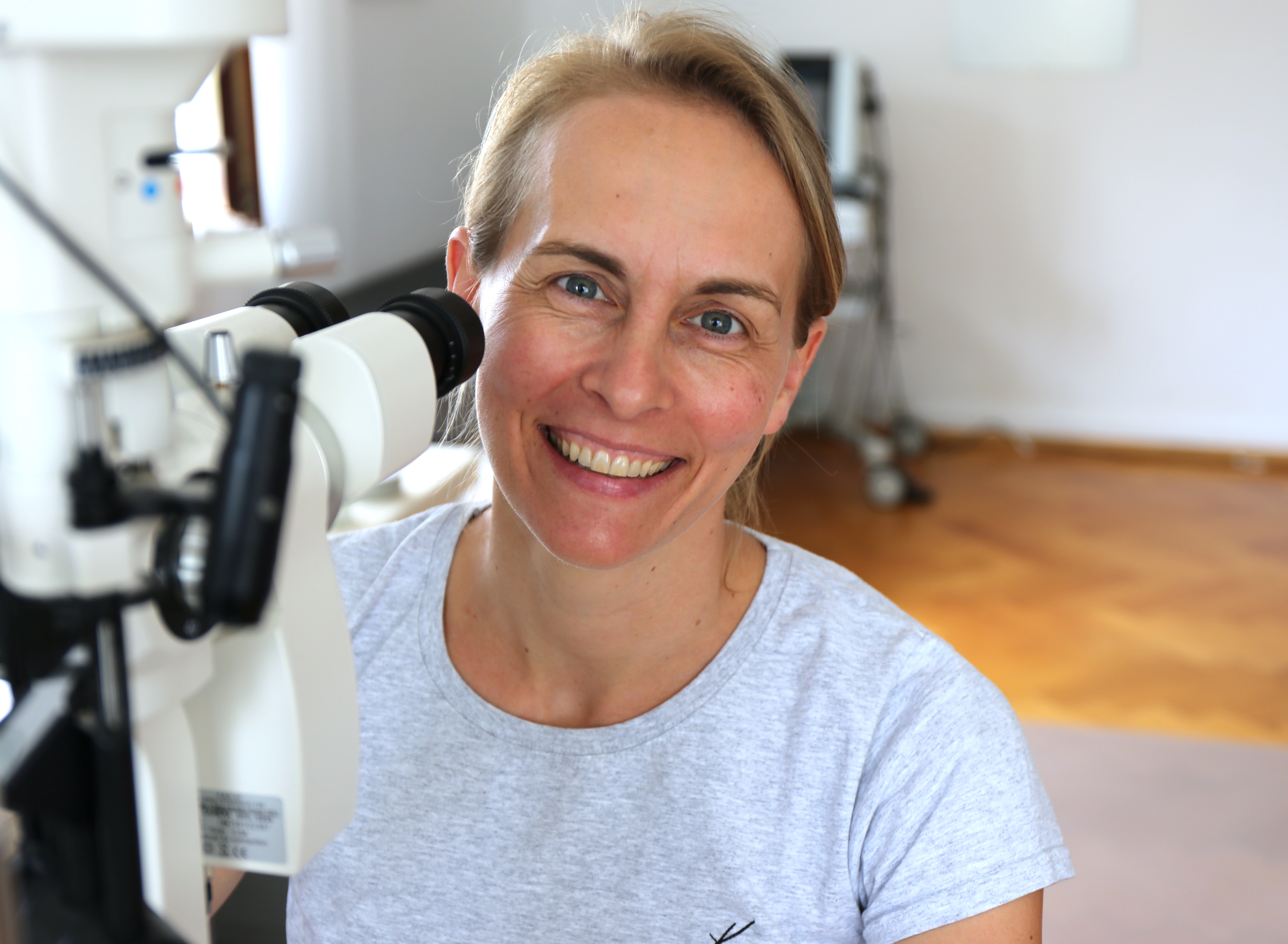 Suche Praxisvertretung für private Augenarztpraxis in Würzburg