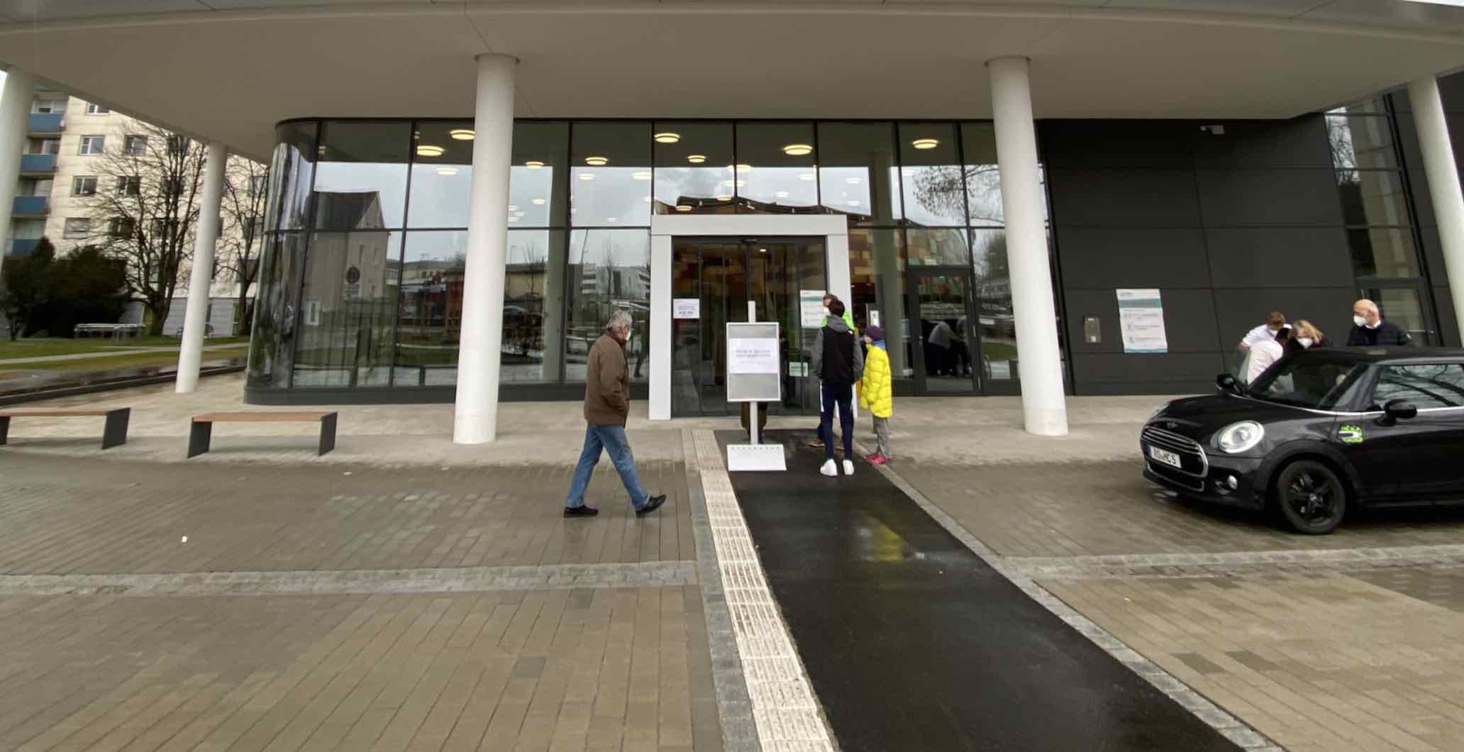 Ärzte und Gewerbezentrum in Dietzenbach- Unterschiedliche Praxiseinheiten- Sanierung individuell gestaltbar!