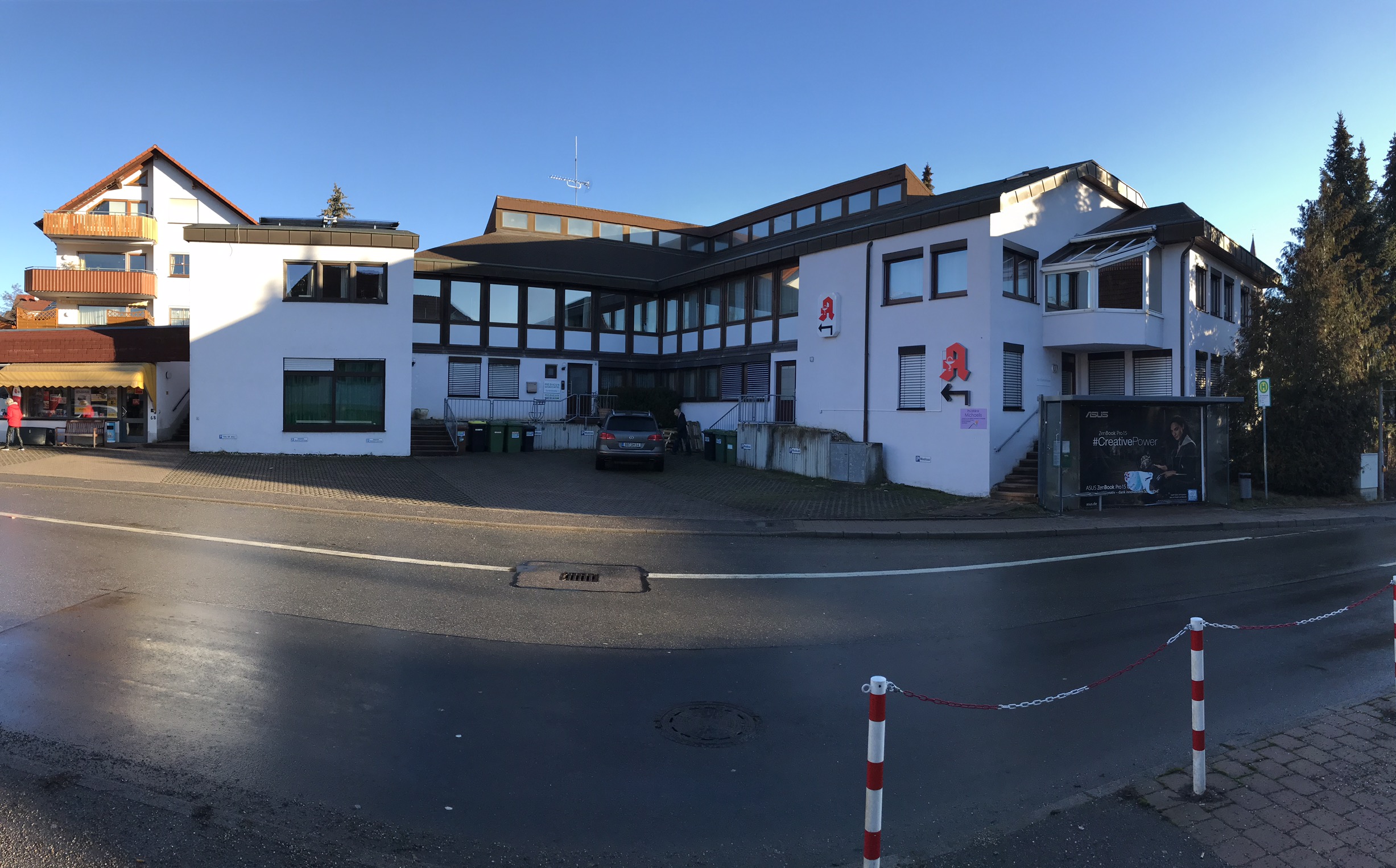 Ärztehaus mit 886qm Fläche und 15 Stellplätzen und Doppelgarage in Calw.