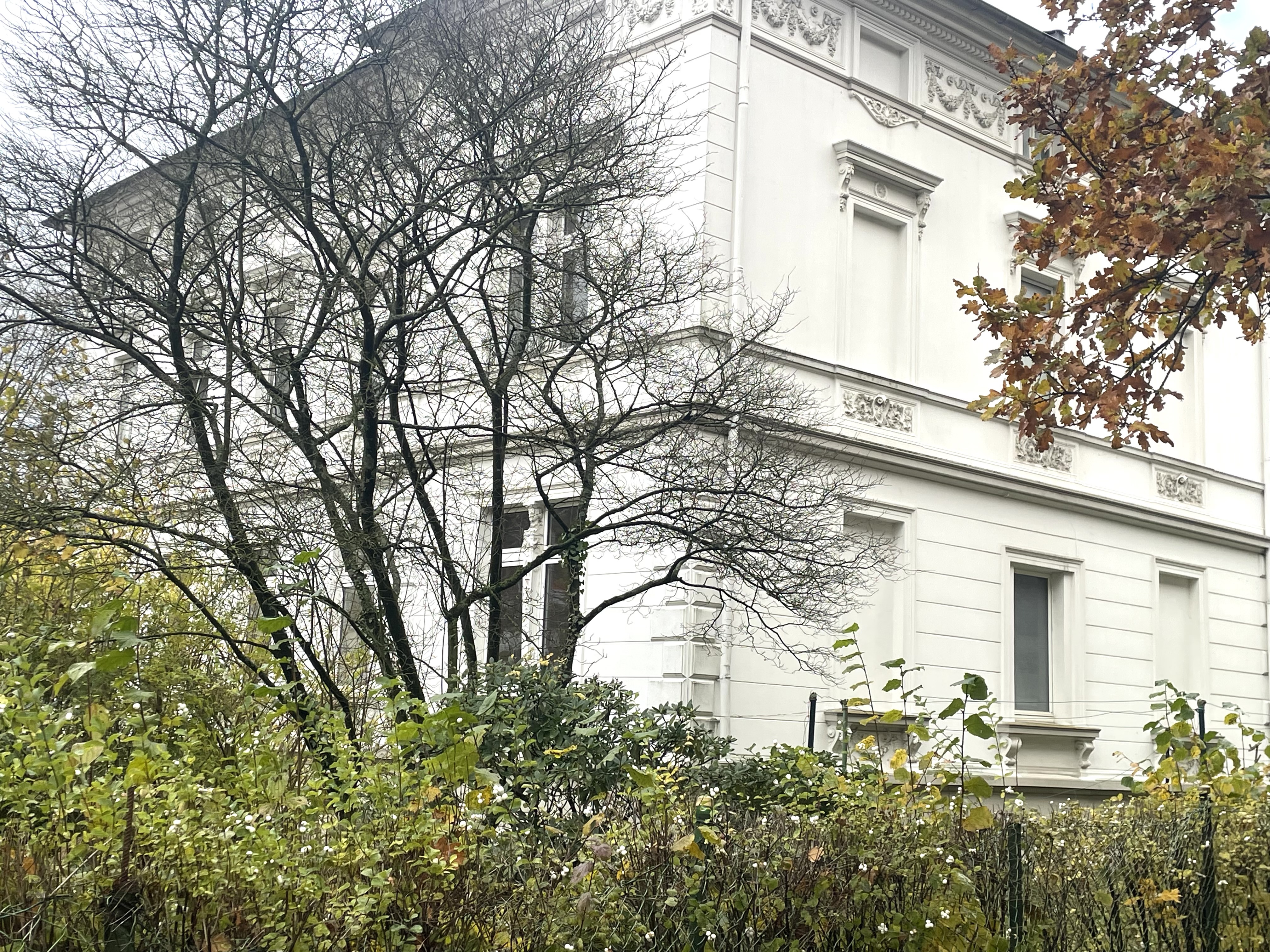 Arztpraxis im Denkmal mit zwei weiteren Wohnungen in Velbert-Neviges zu verkaufen