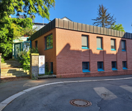 Ehemalige, gut ausgestattete Arztpraxis mit Wohnhaus in 95233 Helmbrechts