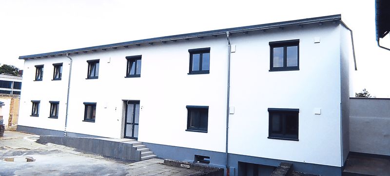 ERSTBEZUG NACH SANIERUNG! Bis zu 260 m² Praxisfläche möglich,  3 Wohnungen (90m²/94m"/76m²)  können zu einer Fläche verbunden werden.