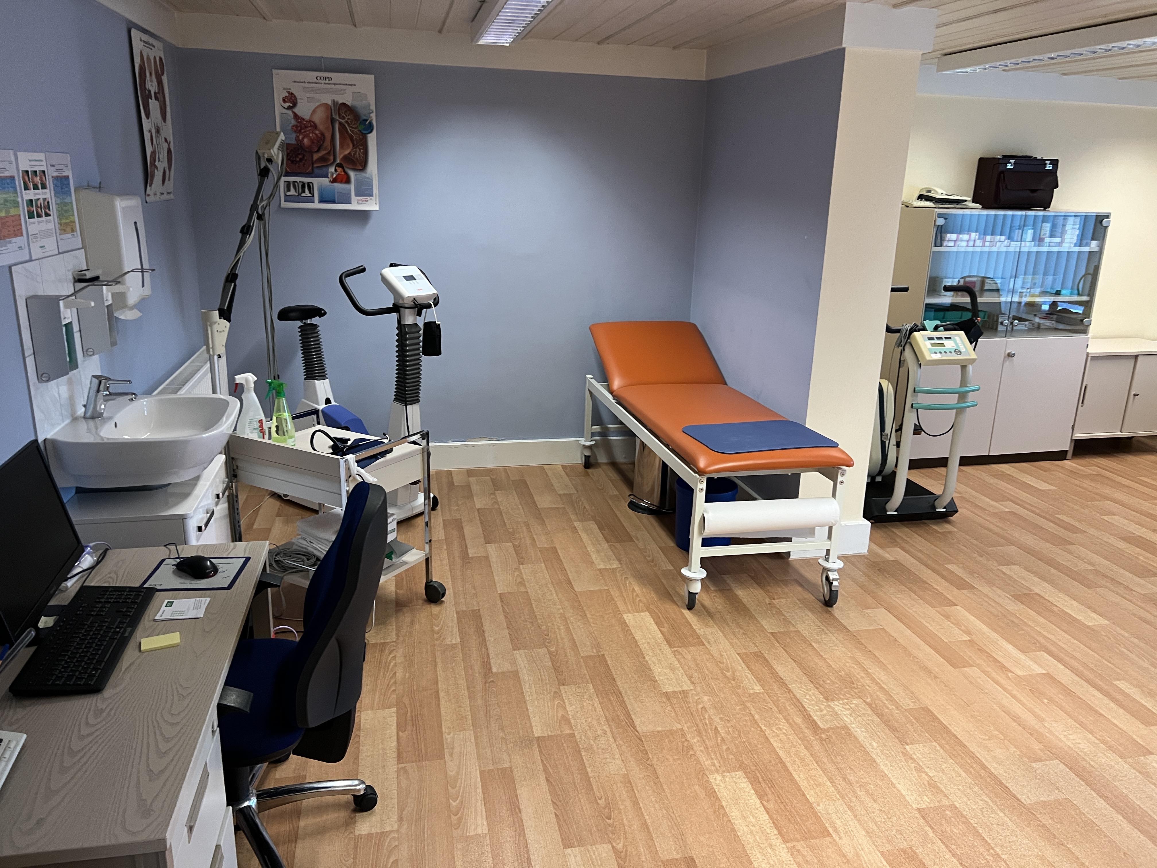 Freundliche großzügige Arztpraxis sucht Nachmieter