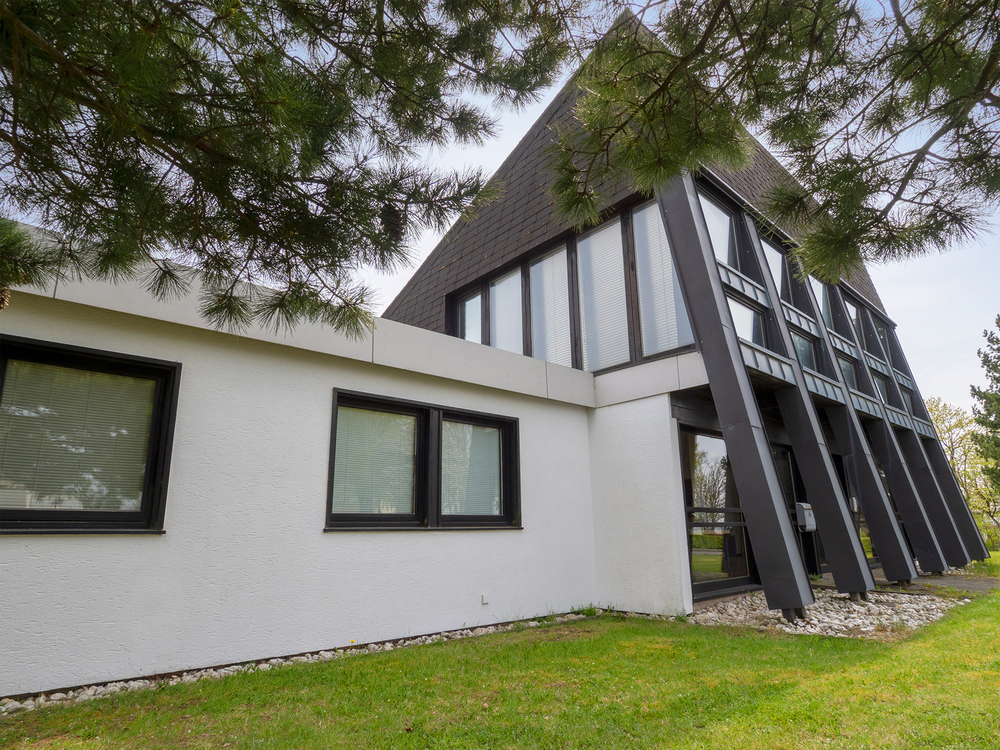 Großzügige Landarztpraxis im Dreiländereck D-B-L