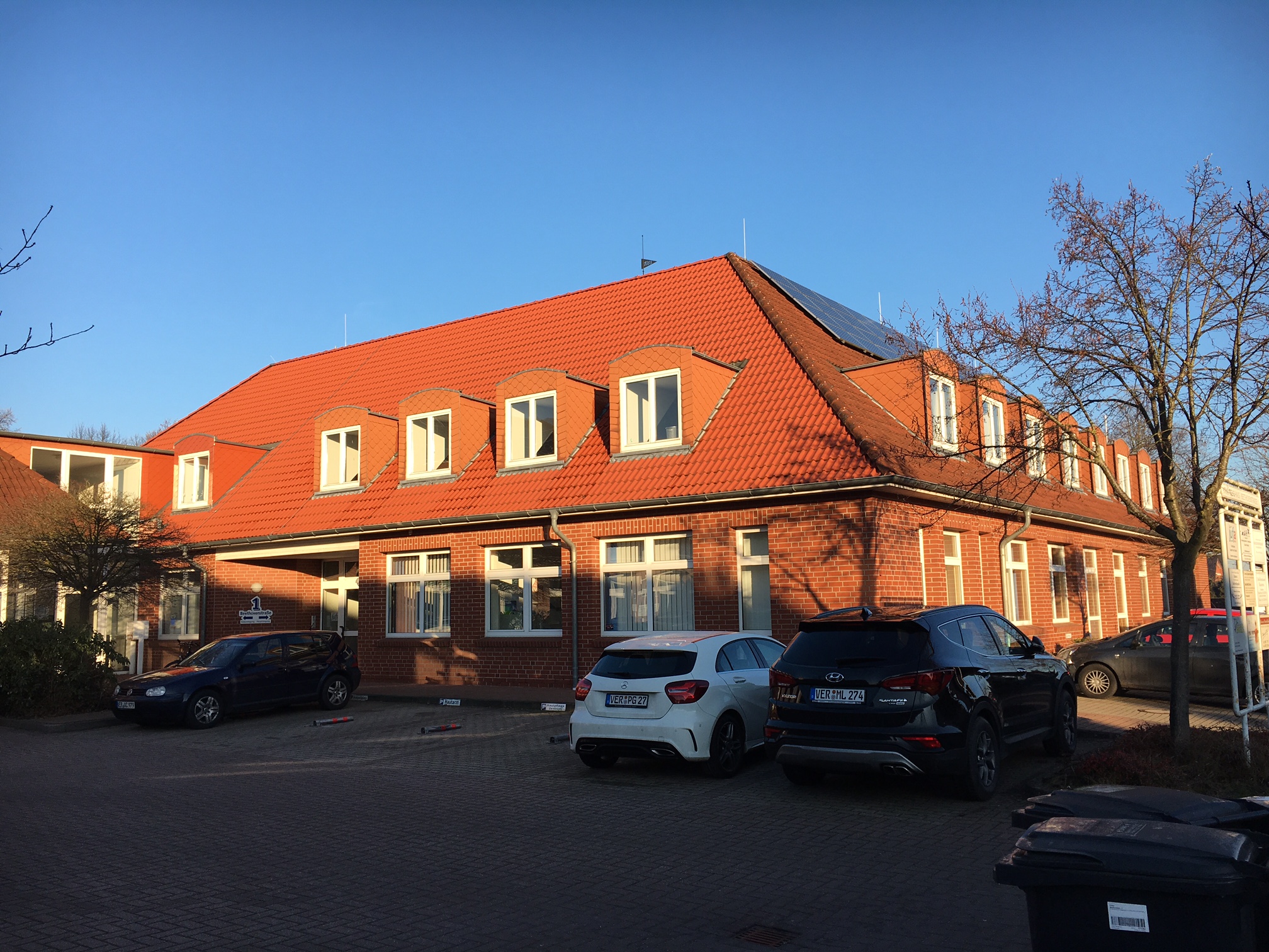 Moderne Praxiseinheit (barrierefrei) inkl. 5 Parkplätze zu vermieten