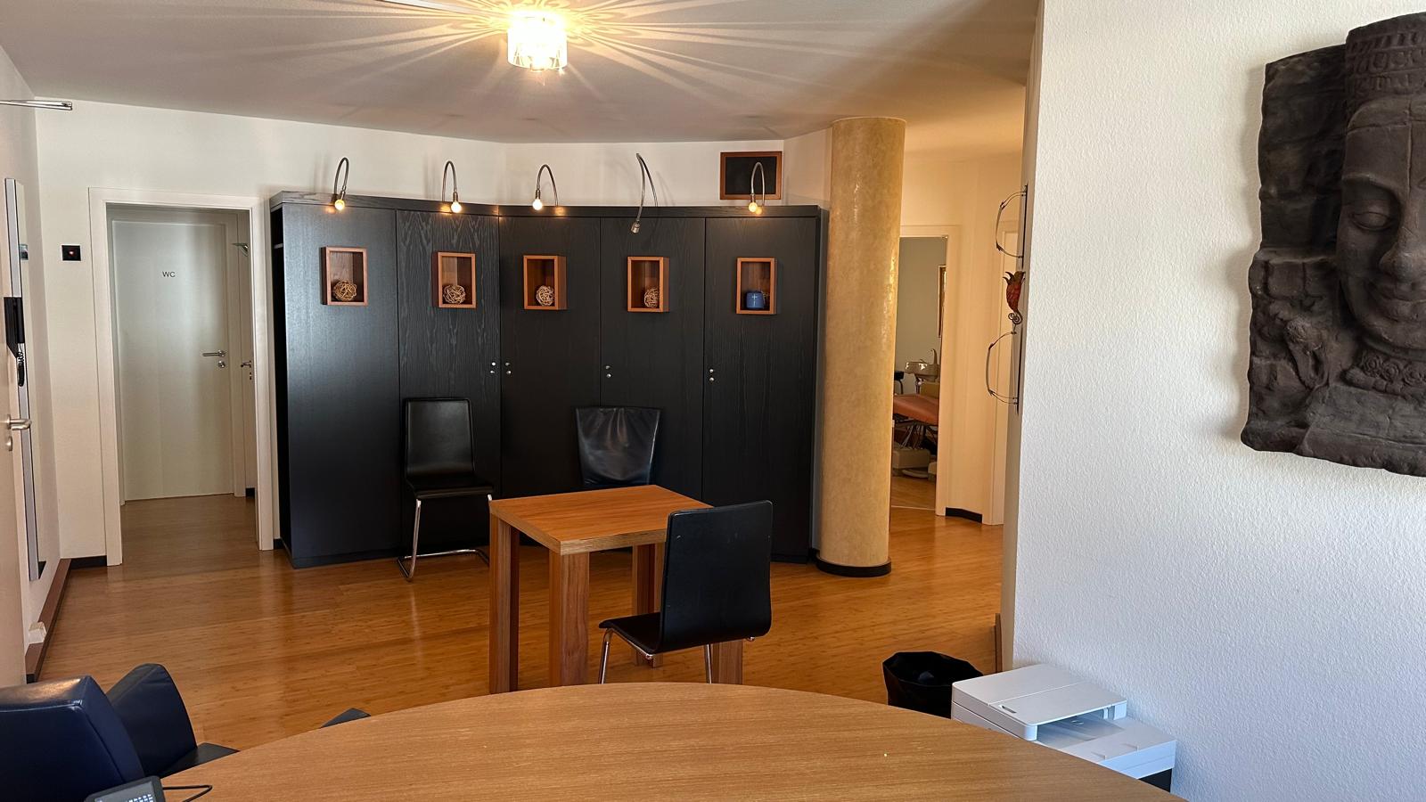 Nachmieter für Praxisräumlichkeiten mit Inventarübernahme in Konstanz gesucht