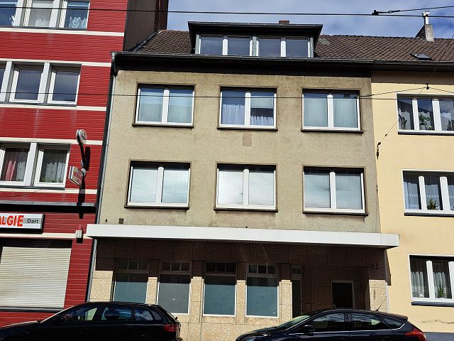 Verwirklichen Sie Ihre eigenen Ideen, ehemalige Zahnarztpraxis mit 3 Wohnungen zentrumsnah in 47803 Krefeld