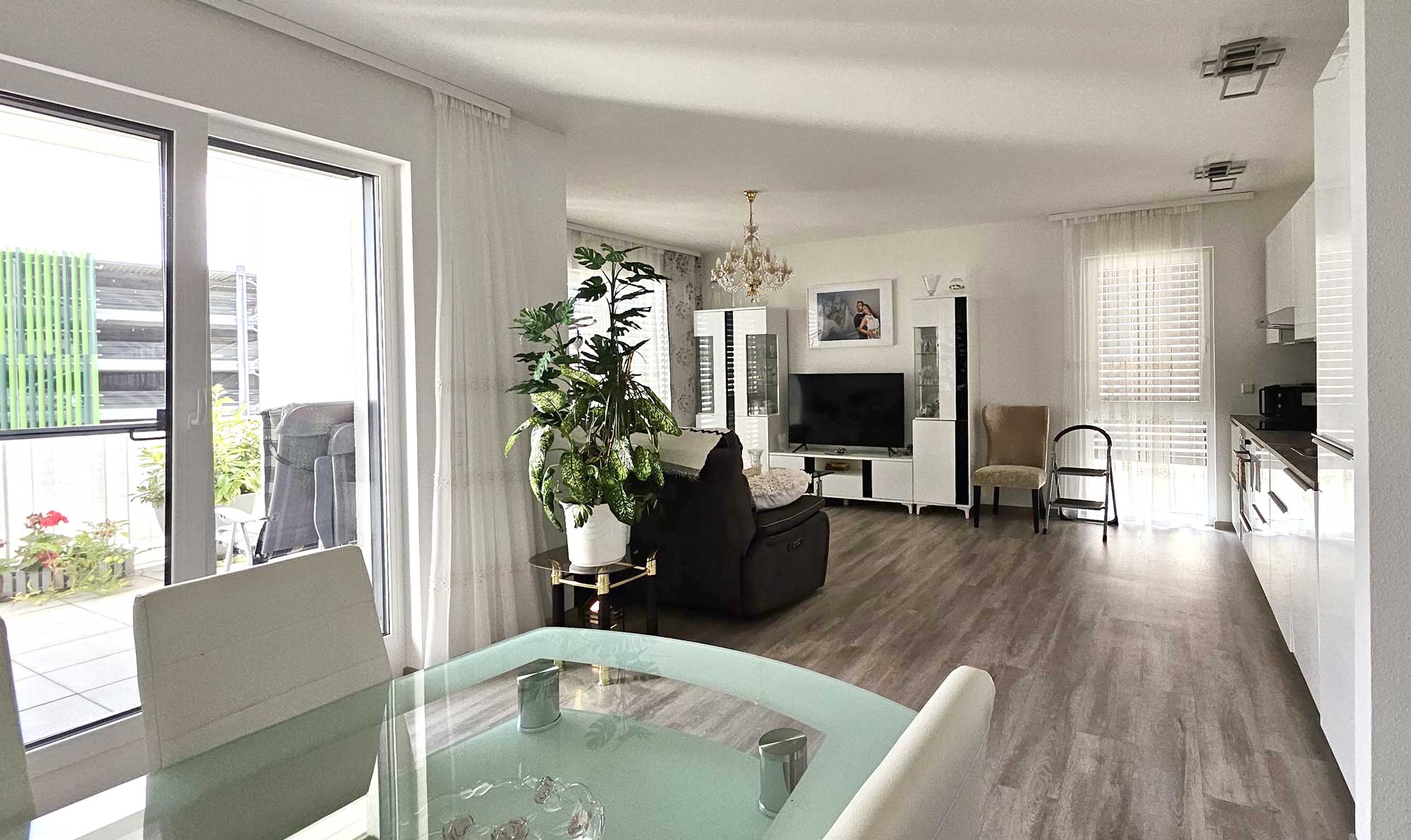 Vollmöblierte, helle 2-Zimmer-Wohnung mit gehobener Ausstattung in Gießen