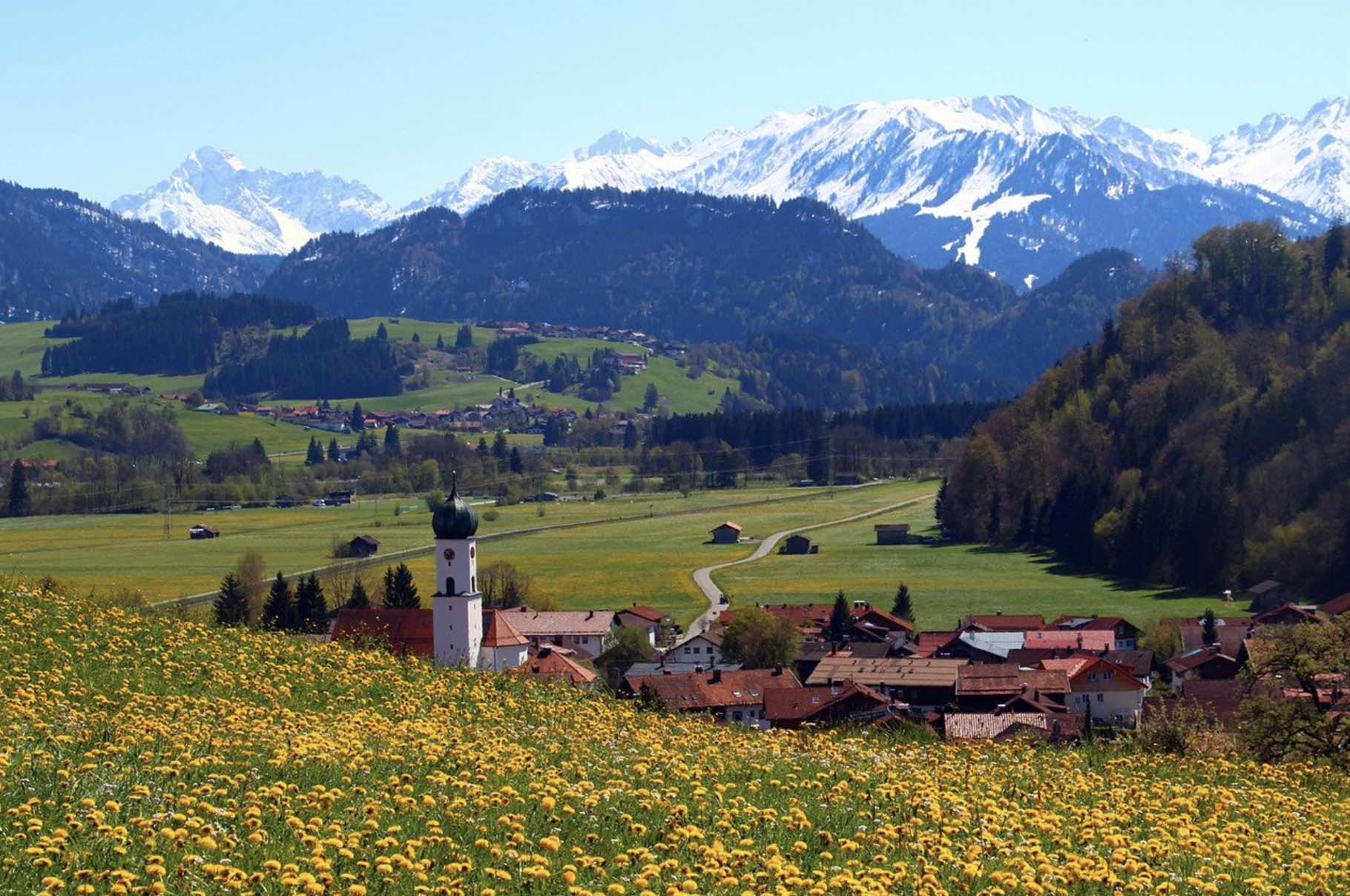 Zentral gelegen im Allgäu: Moderne Arztpraxis mit 3 Behandlungsräumen