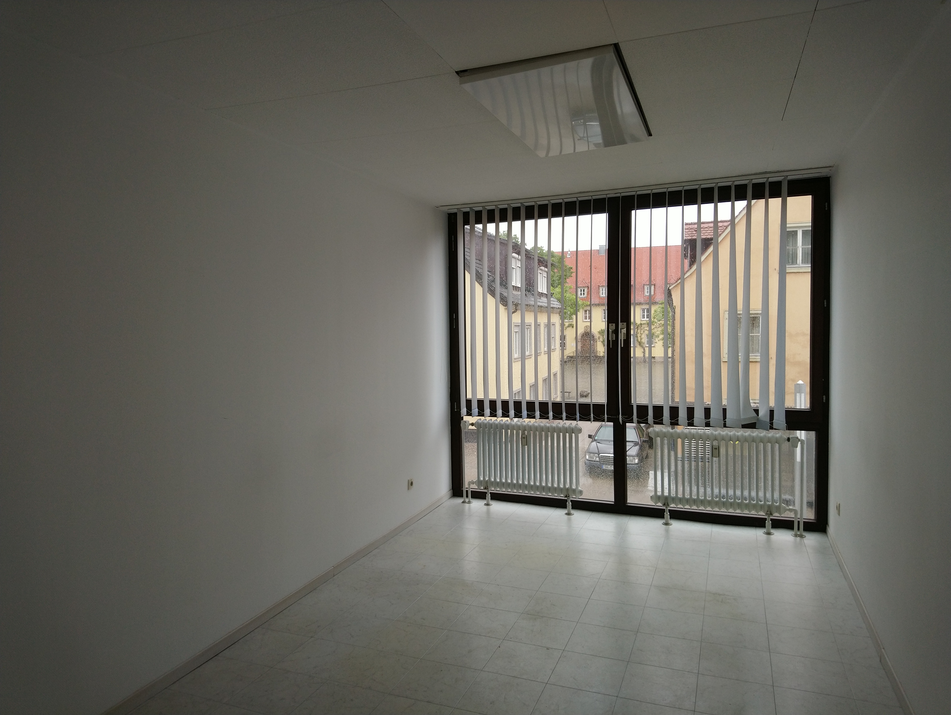 Zentrale Praxisimmobilie am Marktplatz Schweinfurt in gepflegtem Ärzte-/Bürohaus zu vermieten