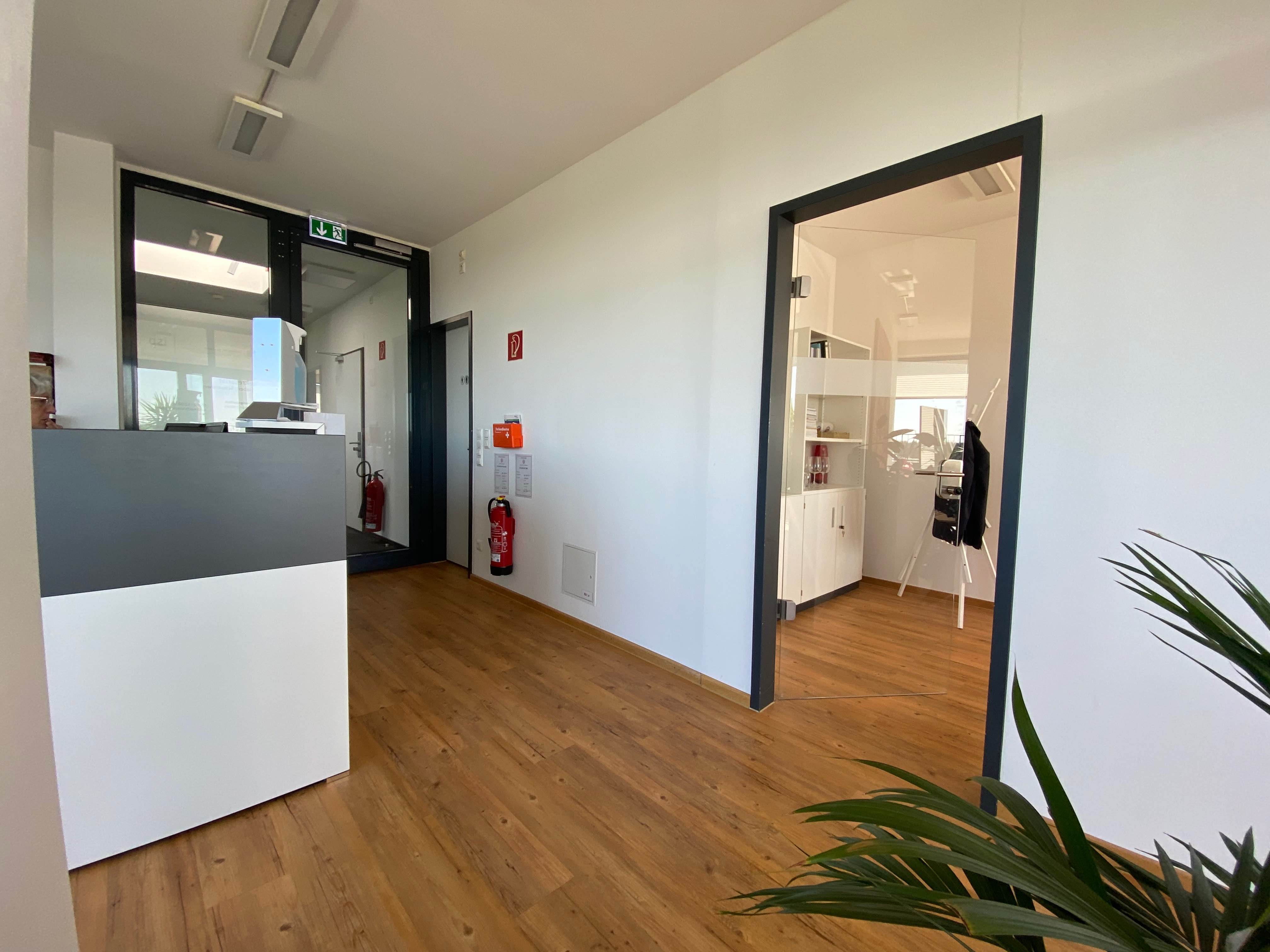 Zentrale und gepflegte Arztpraxis in Bonn zu vermieten