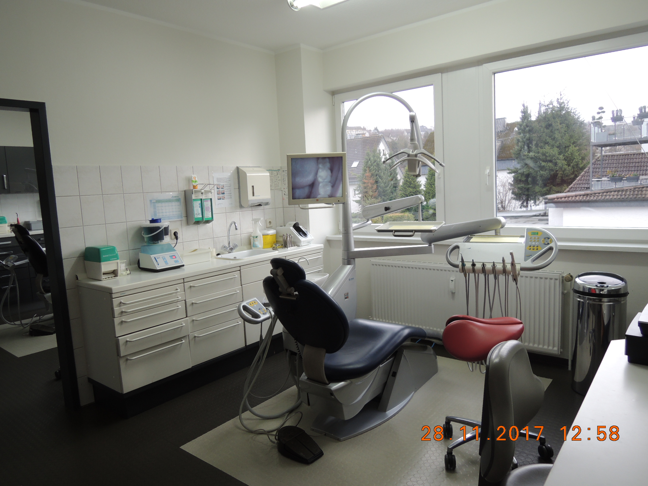 Alteingesessene gut etablierte Zahnarztpraxis im Großraum  der Universitätsstadt Siegen abzugeben