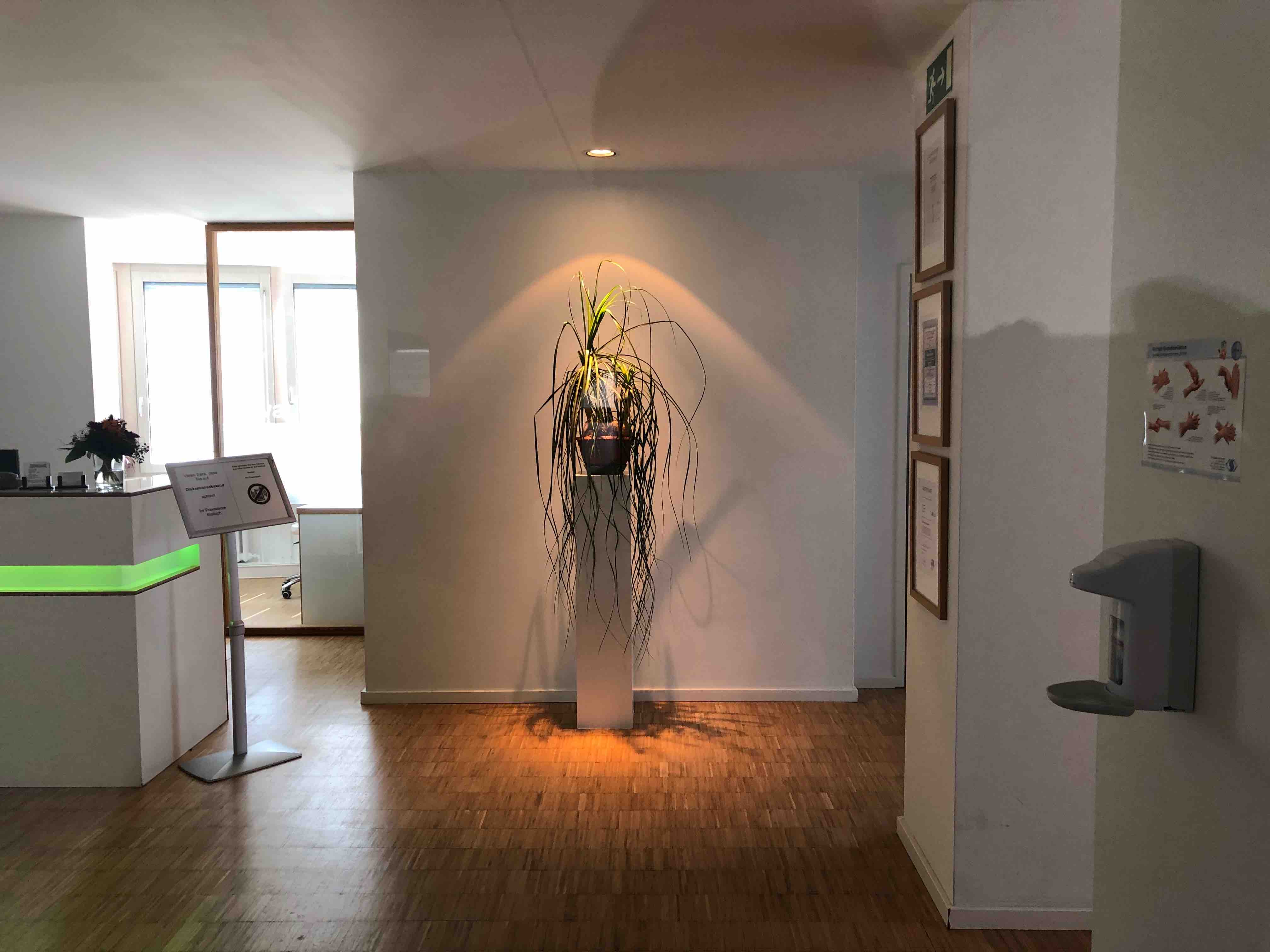 Alteingesessene Hausarztpraxis mit modernder Ausstattung in zentraler Lage