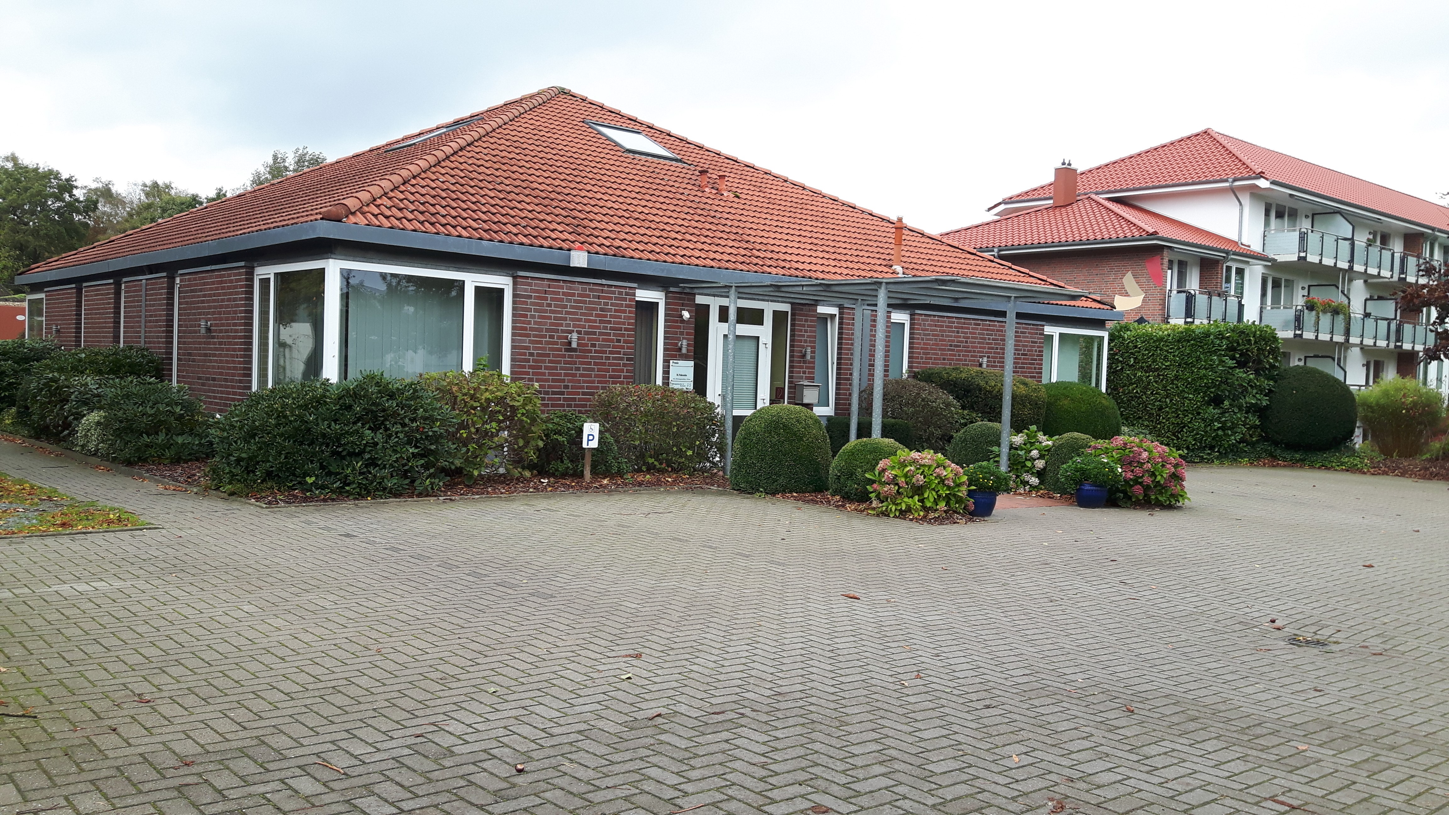 Außerordentlich gut frequentierte Arztpraxis abzugeben