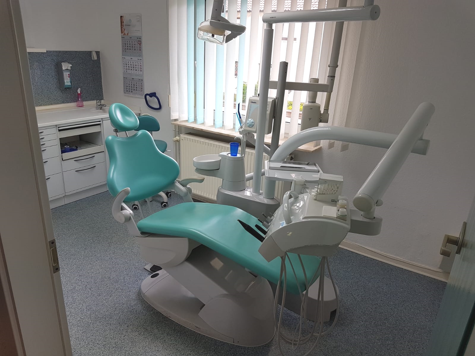 Etablierte, leistungsstarke Zahnarztpraxis aufgrund von Ruhestand zu verkaufen