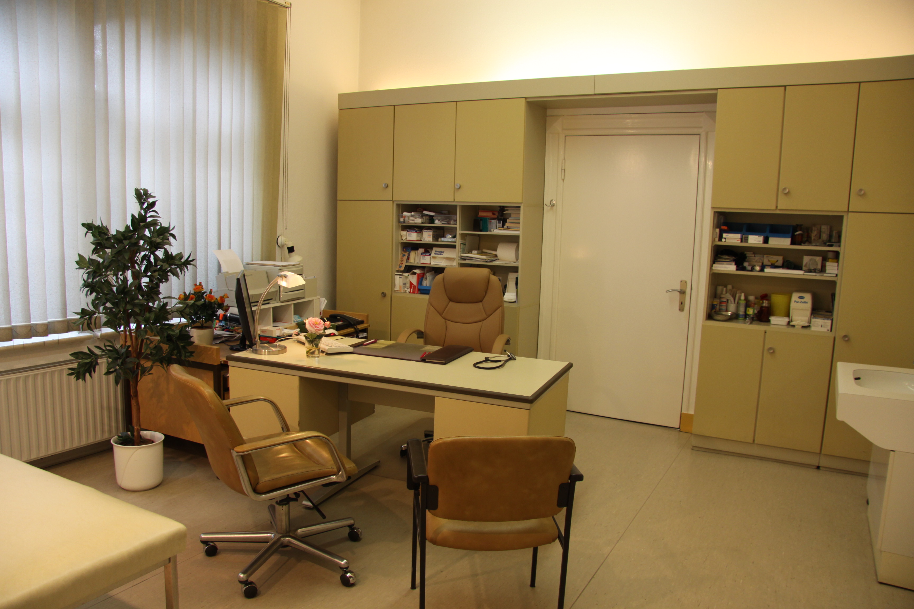 Große Hausarztpraxis mit Immobilie in Schleswig-Holstein abzugeben