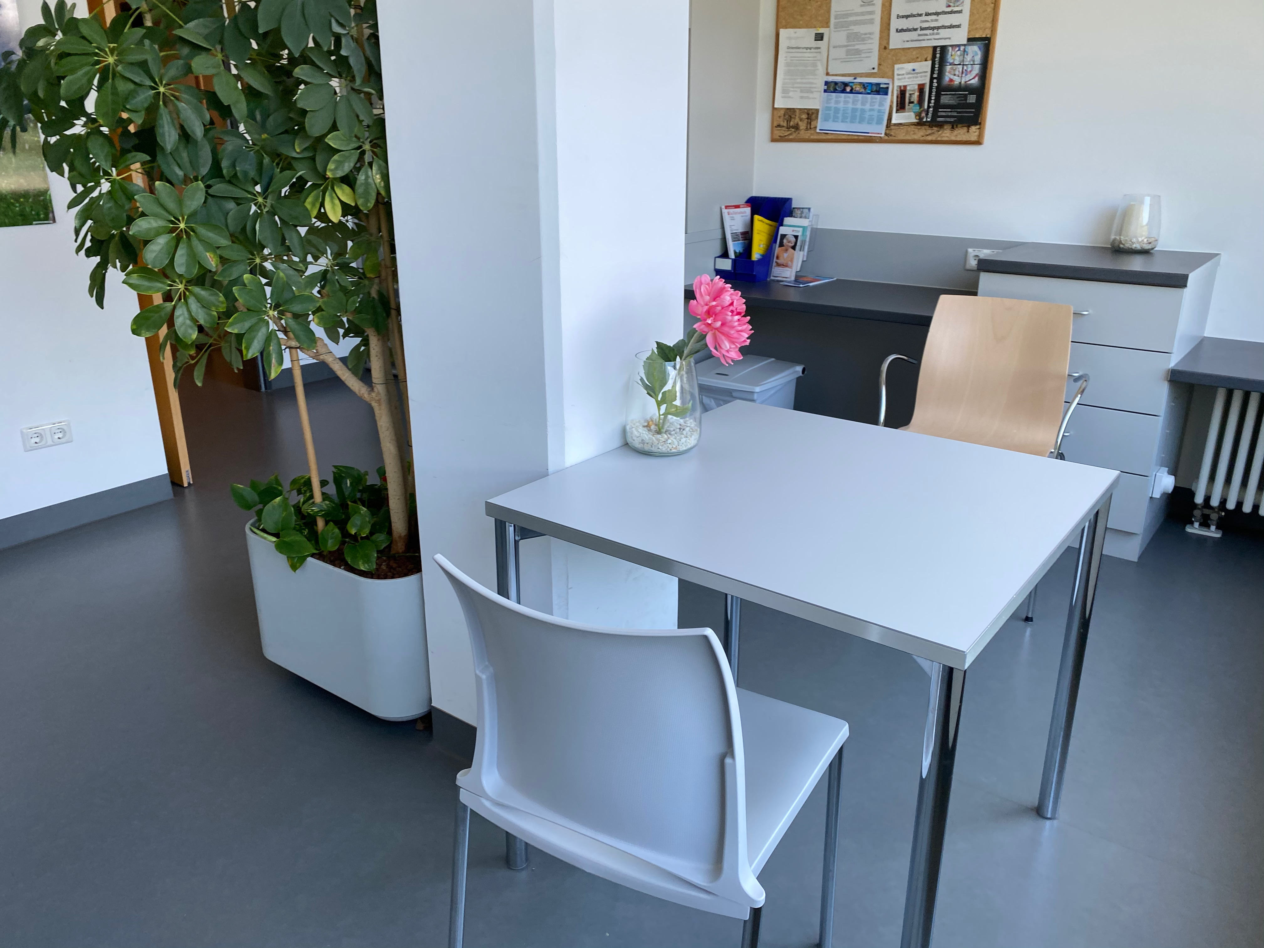 Hausarztpraxis wegen Todesfall baldmöglichst abzugeben.