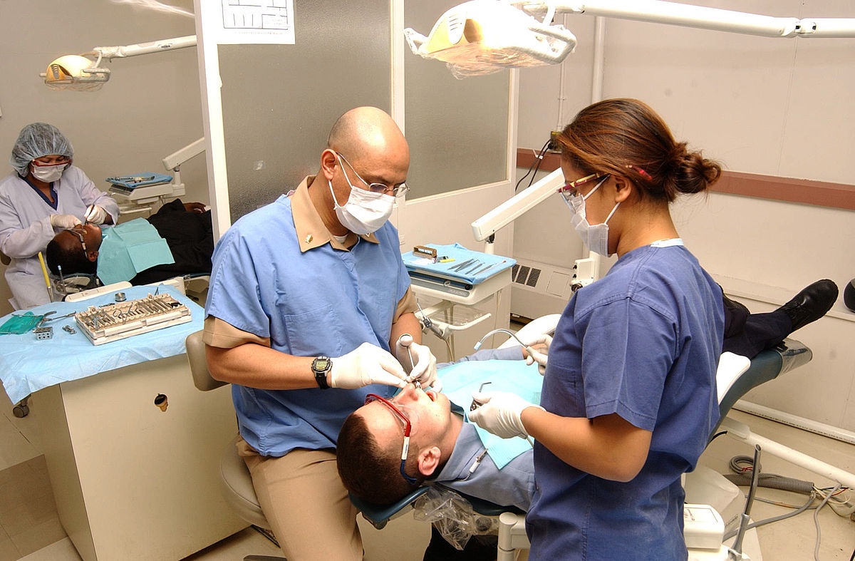 Praxisabgabe bestens laufende Zahnarztpraxis in Krefeld