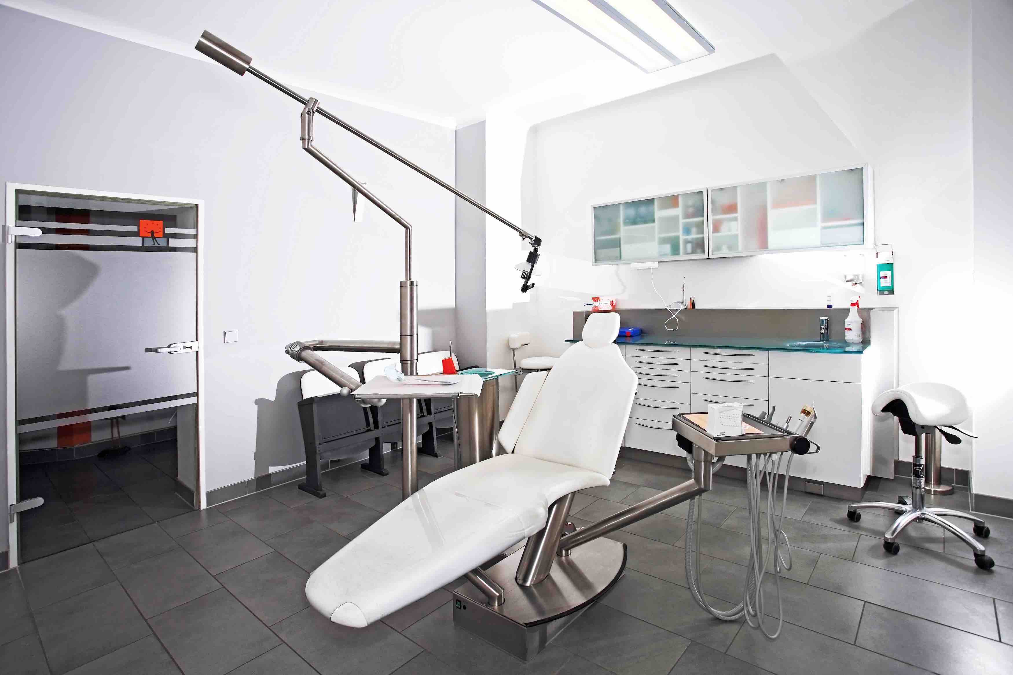 Praxisbörse: Etablierte, umsatzstarke Zahnarztpraxis, im Zentrum von Schönebeck abzugeben