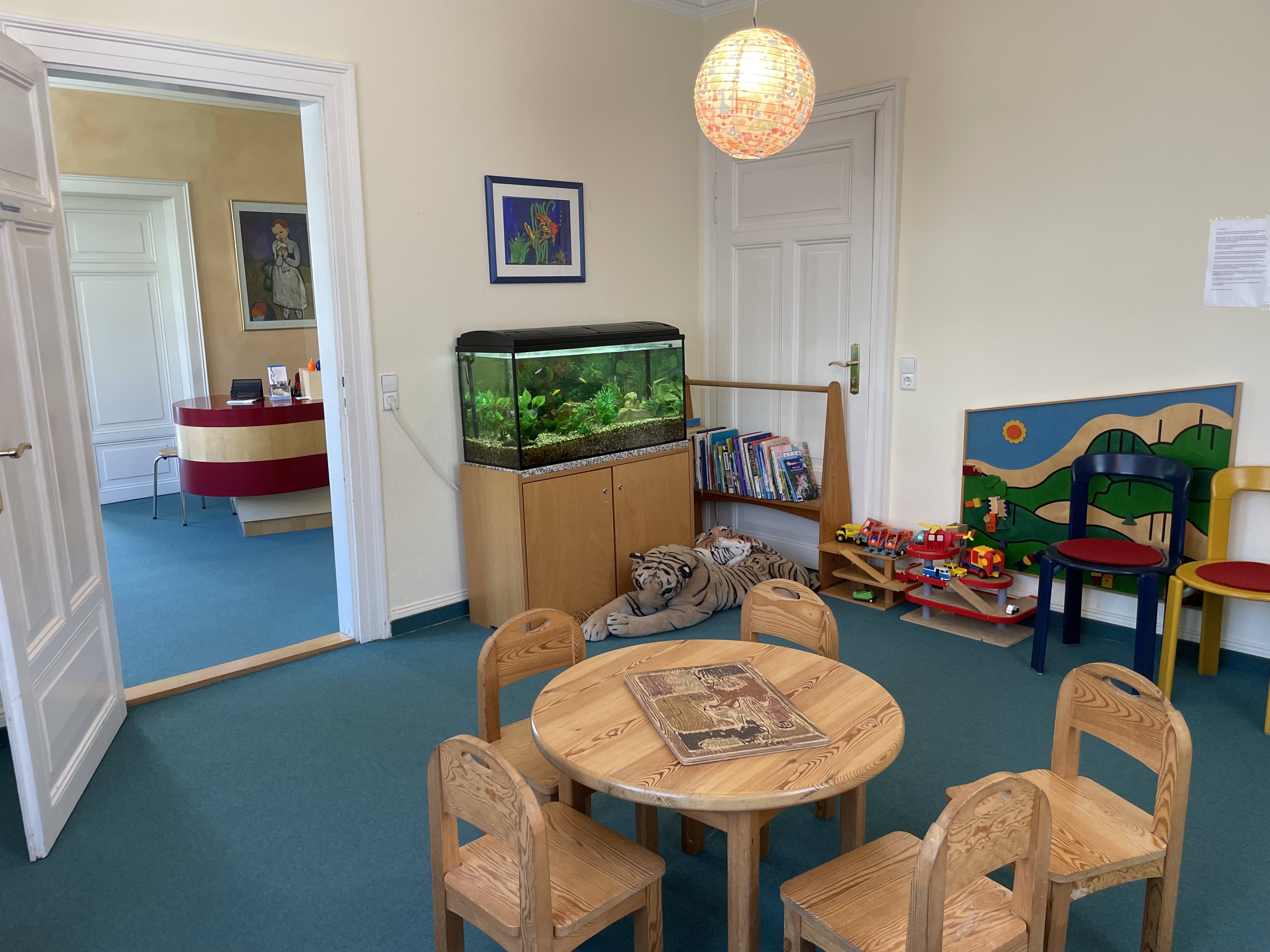 Privatärztlich eingeführte Praxis für Pädiatrie und Allgemeinmedizin abzugeben