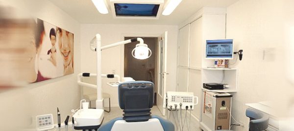 Seit über 3 Jahrzehnten äußert erfolgreiche Zahnarztpraxis – voll digitalisiert – wegen geplantem Ruhestand abzugeben.