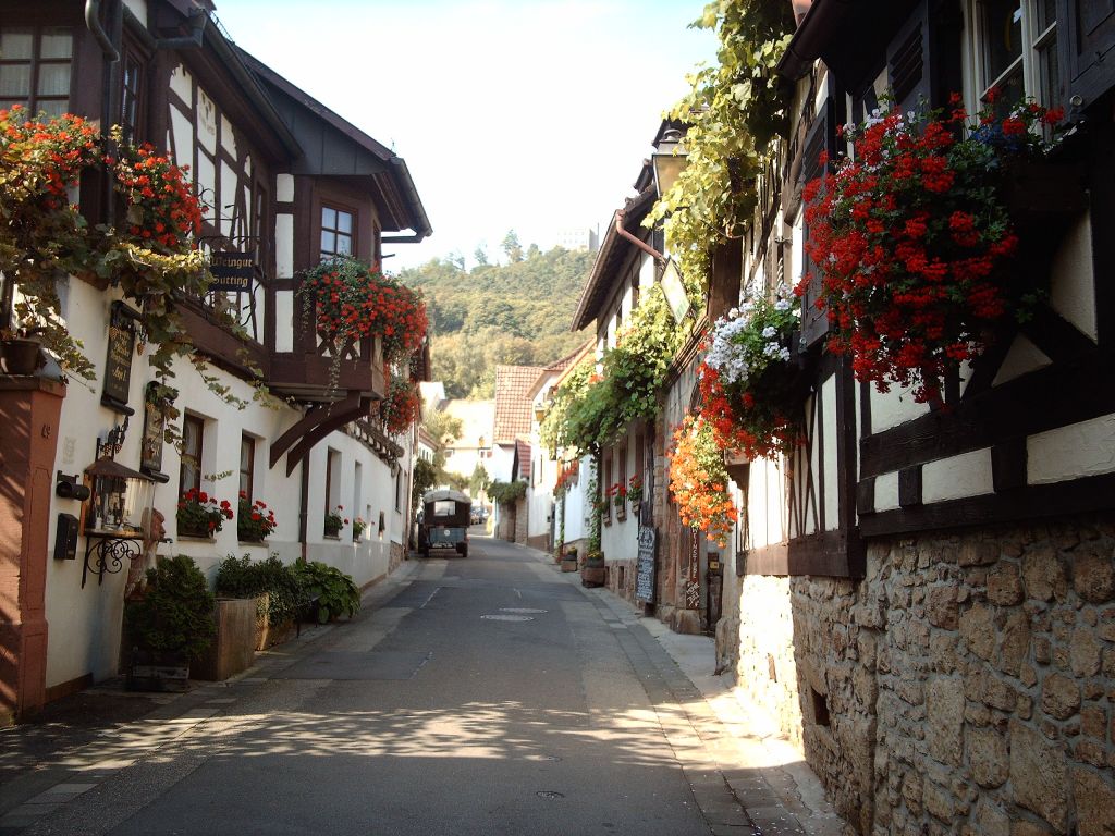 Praxiskauf: Jugendlichen Psychotherapeut sucht ganzen oder halben Praxissitz zur Übernahme